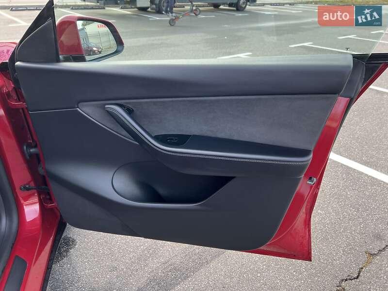 Внедорожник / Кроссовер Tesla Model Y 2020 в Киеве