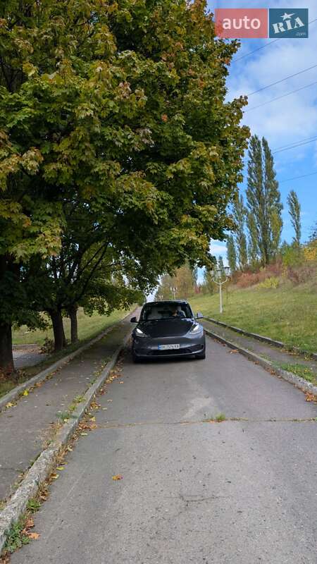 Внедорожник / Кроссовер Tesla Model Y 2021 в Ровно