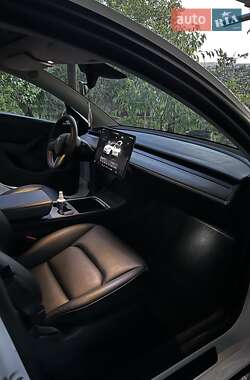 Позашляховик / Кросовер Tesla Model Y 2022 в 