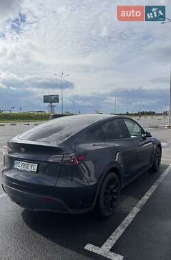 Позашляховик / Кросовер Tesla Model Y 2024 в 