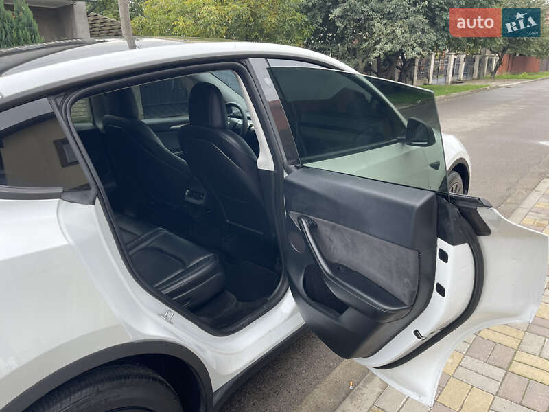Внедорожник / Кроссовер Tesla Model Y 2023 в Луцке