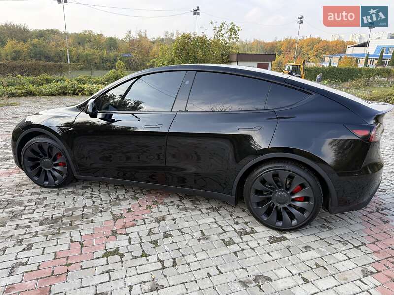 Позашляховик / Кросовер Tesla Model Y 2023 в Харкові