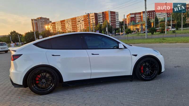 Позашляховик / Кросовер Tesla Model Y 2022 в Львові
