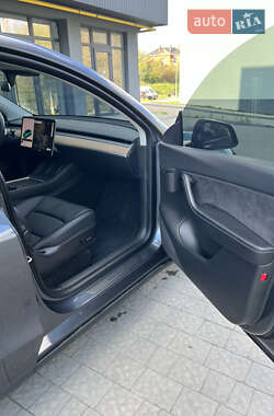 Внедорожник / Кроссовер Tesla Model Y 2021 в 