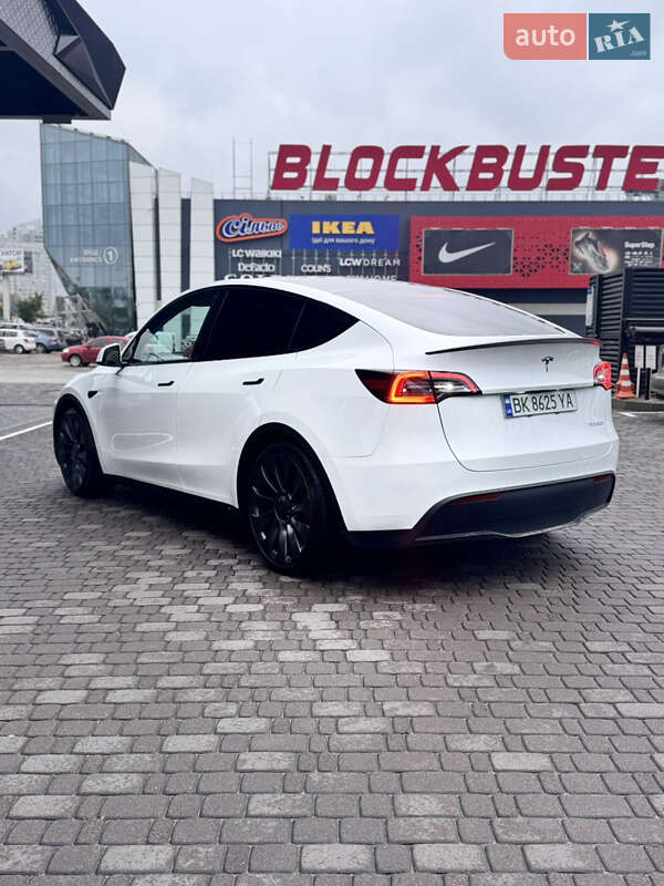 Позашляховик / Кросовер Tesla Model Y 2024 в Києві