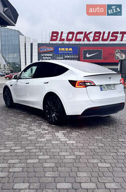 Позашляховик / Кросовер Tesla Model Y 2024 в 