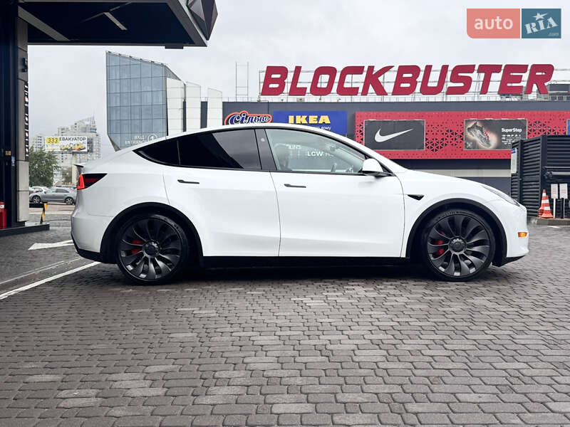 Позашляховик / Кросовер Tesla Model Y 2024 в Києві