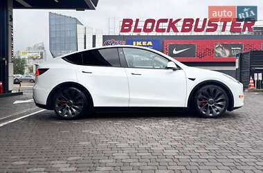 Позашляховик / Кросовер Tesla Model Y 2024 в 