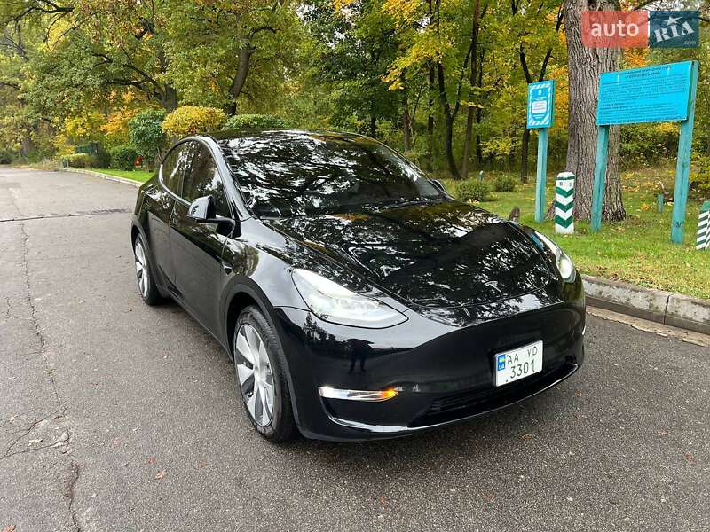 Позашляховик / Кросовер Tesla Model Y 2024 в Києві