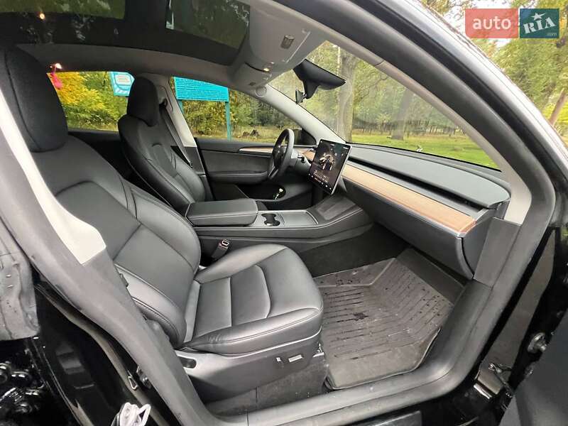 Позашляховик / Кросовер Tesla Model Y 2024 в Києві