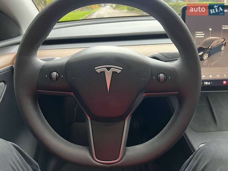 Позашляховик / Кросовер Tesla Model Y 2024 в Києві