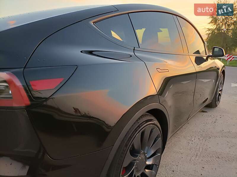 Внедорожник / Кроссовер Tesla Model Y 2022 в Львове