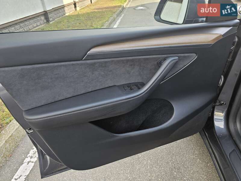 Внедорожник / Кроссовер Tesla Model Y 2023 в Сумах