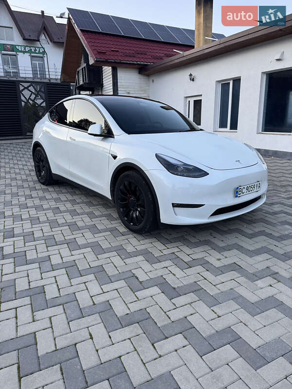 Позашляховик / Кросовер Tesla Model Y 2023 в 