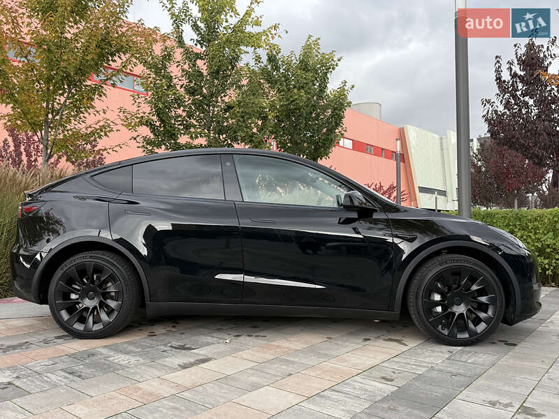 Внедорожник / Кроссовер Tesla Model Y 2023 в Киеве