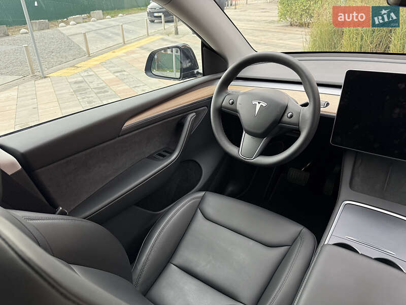 Внедорожник / Кроссовер Tesla Model Y 2023 в Киеве