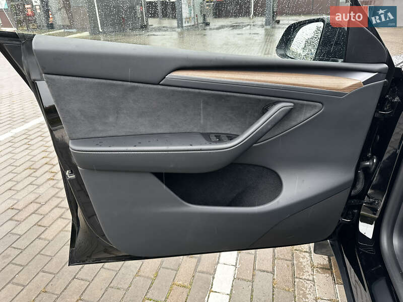 Позашляховик / Кросовер Tesla Model Y 2024 в Рівному