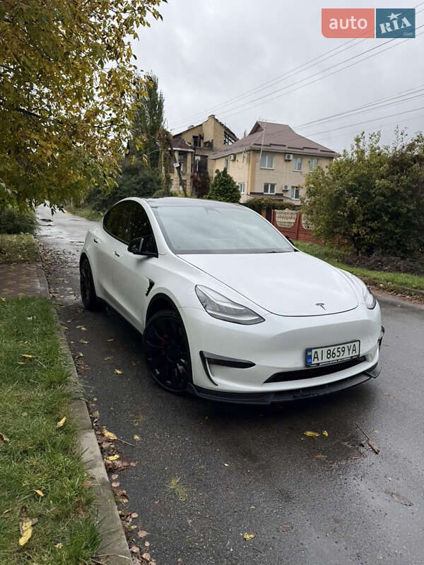Внедорожник / Кроссовер Tesla Model Y 2020 в Вишневом