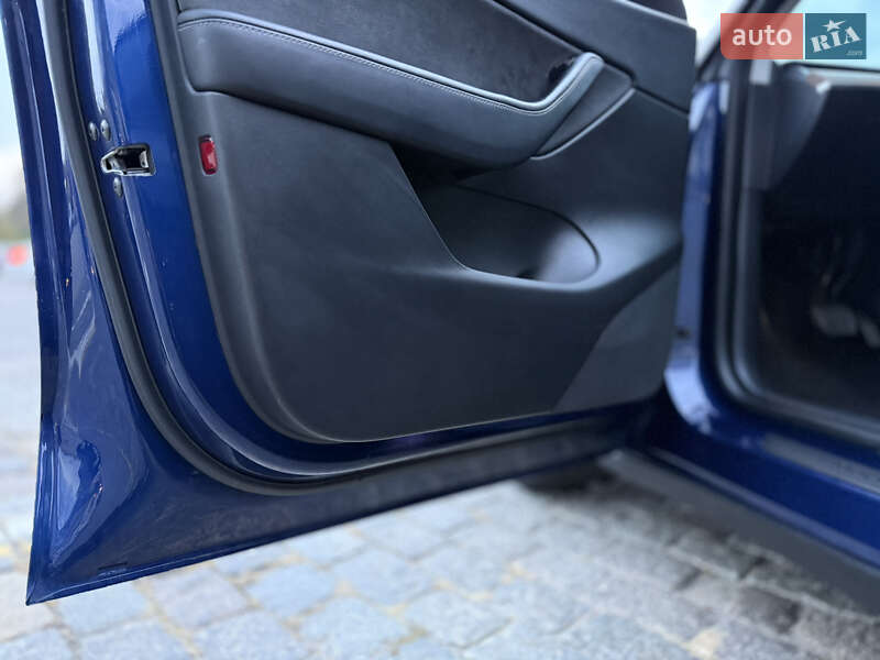 Позашляховик / Кросовер Tesla Model Y 2021 в Харкові