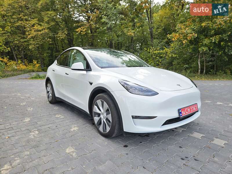 Tesla Model Y 2023