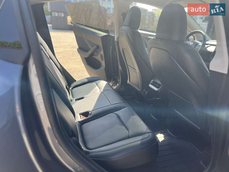 Позашляховик / Кросовер Tesla Model Y 2023 в Львові
