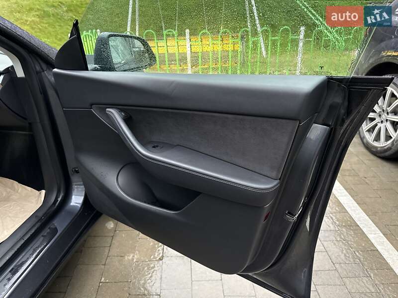 Внедорожник / Кроссовер Tesla Model Y 2022 в Львове