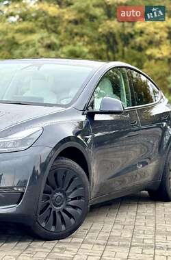 Позашляховик / Кросовер Tesla Model Y 2024 в 