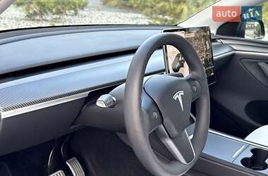 Позашляховик / Кросовер Tesla Model Y 2024 в 