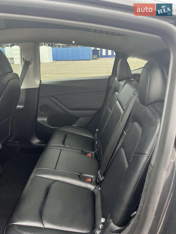 Позашляховик / Кросовер Tesla Model Y 2024 в Рівному