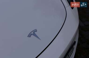 Внедорожник / Кроссовер Tesla Model Y 2021 в 
