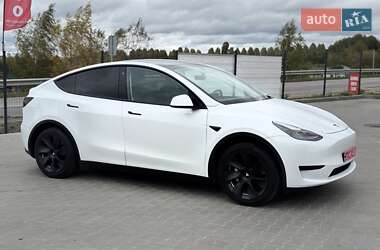 Позашляховик / Кросовер Tesla Model Y 2024 в 