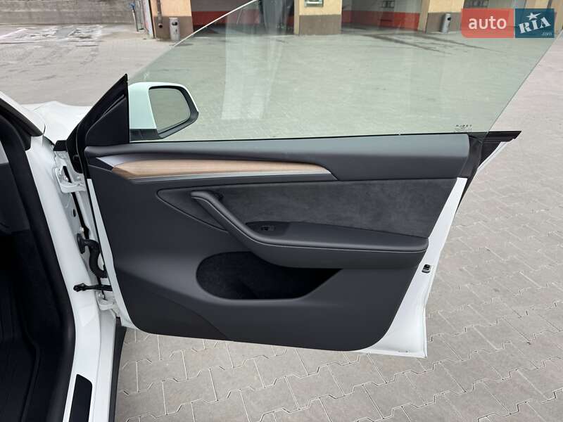 Позашляховик / Кросовер Tesla Model Y 2024 в Ірпені