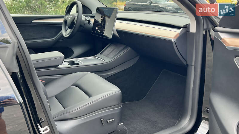 Внедорожник / Кроссовер Tesla Model Y 2023 в Луцке