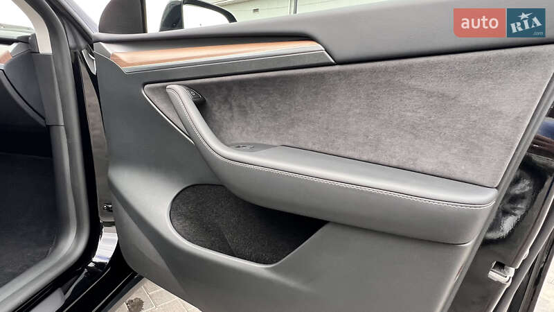 Внедорожник / Кроссовер Tesla Model Y 2023 в Луцке