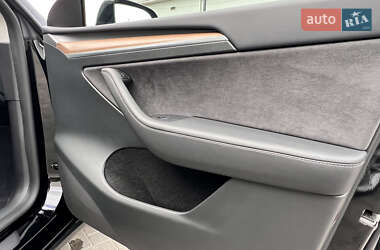 Внедорожник / Кроссовер Tesla Model Y 2023 в 