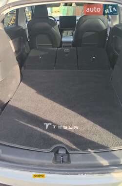 Позашляховик / Кросовер Tesla Model Y 2021 в  фото 15 Позашляховик / Кросовер Tesla Model Y 2021 в