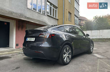 Позашляховик / Кросовер Tesla Model Y 2024 в 