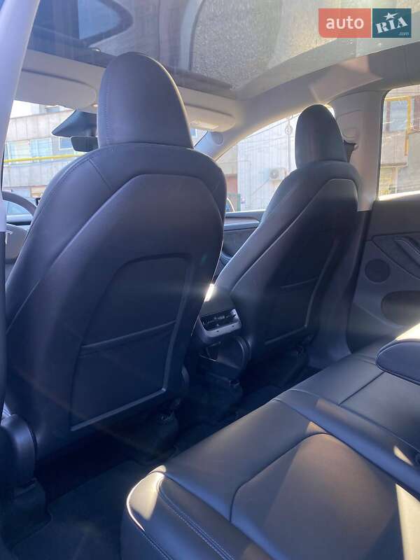 Позашляховик / Кросовер Tesla Model Y 2023 в Ужгороді