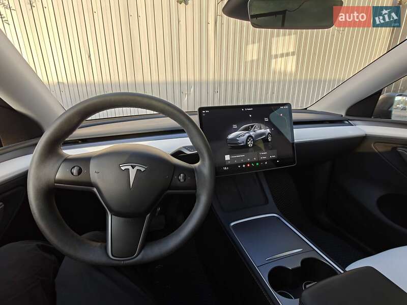 Позашляховик / Кросовер Tesla Model Y 2024 в Києві