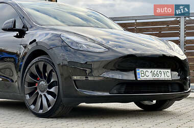 Позашляховик / Кросовер Tesla Model Y 2023 в 