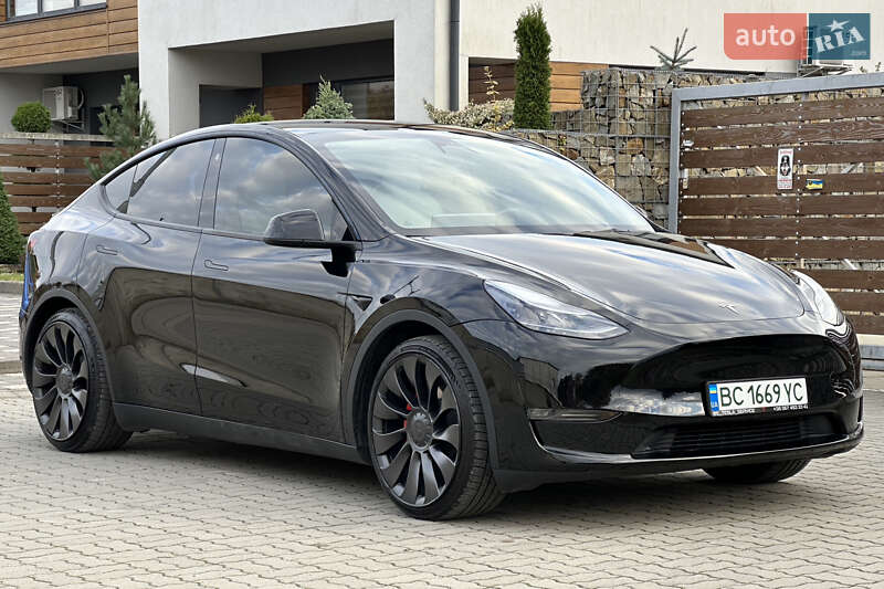 Внедорожник / Кроссовер Tesla Model Y 2023 в Стрые