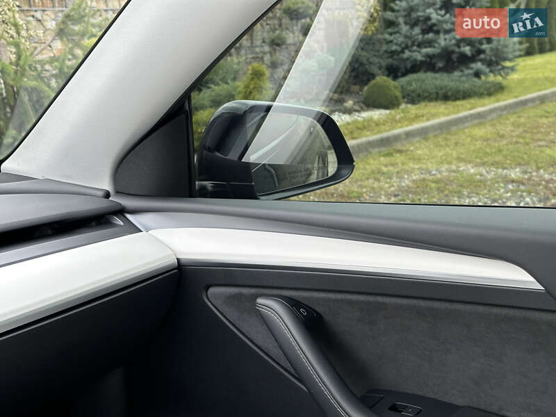 Внедорожник / Кроссовер Tesla Model Y 2023 в Стрые