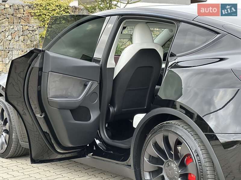 Внедорожник / Кроссовер Tesla Model Y 2023 в Стрые