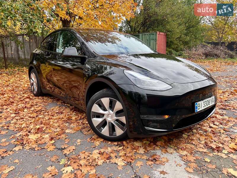 Tesla Model Y 2024