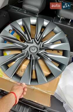 Позашляховик / Кросовер Tesla Model Y 2024 в  фото 6 Позашляховик / Кросовер Tesla Model Y 2024 в