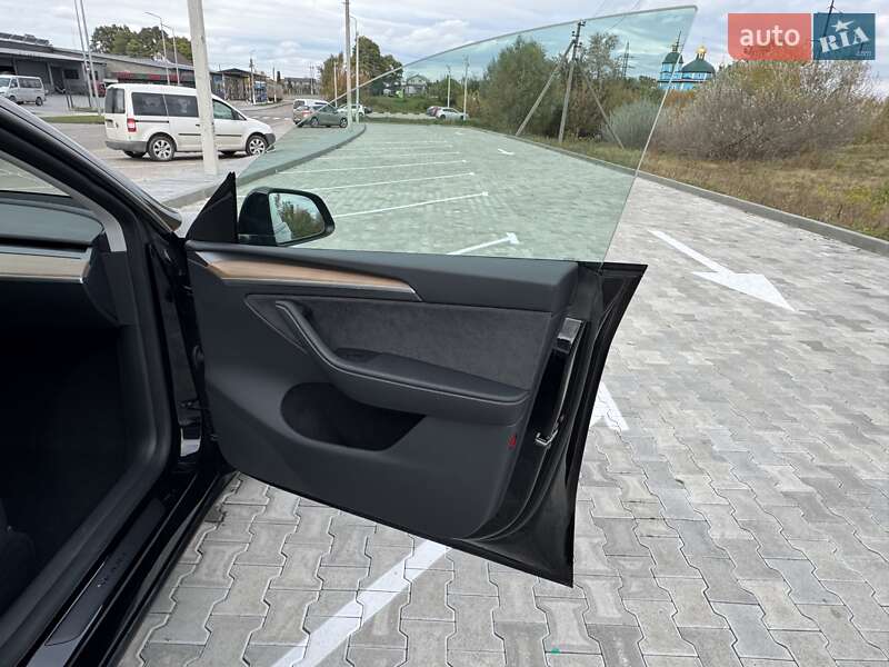 Внедорожник / Кроссовер Tesla Model Y 2024 в Сарнах
