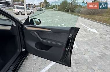 Позашляховик / Кросовер Tesla Model Y 2024 в  фото 3 Позашляховик / Кросовер Tesla Model Y 2024 в