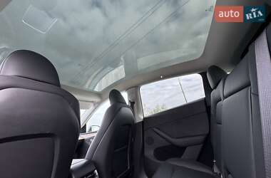 Позашляховик / Кросовер Tesla Model Y 2024 в  фото 9 Позашляховик / Кросовер Tesla Model Y 2024 в