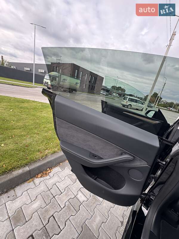 Внедорожник / Кроссовер Tesla Model Y 2024 в Сарнах
