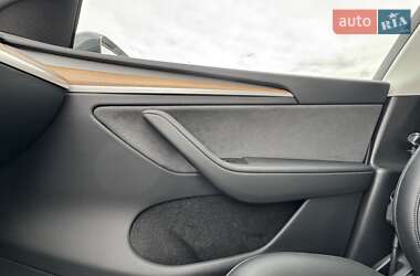 Позашляховик / Кросовер Tesla Model Y 2024 в  фото 13 Позашляховик / Кросовер Tesla Model Y 2024 в
